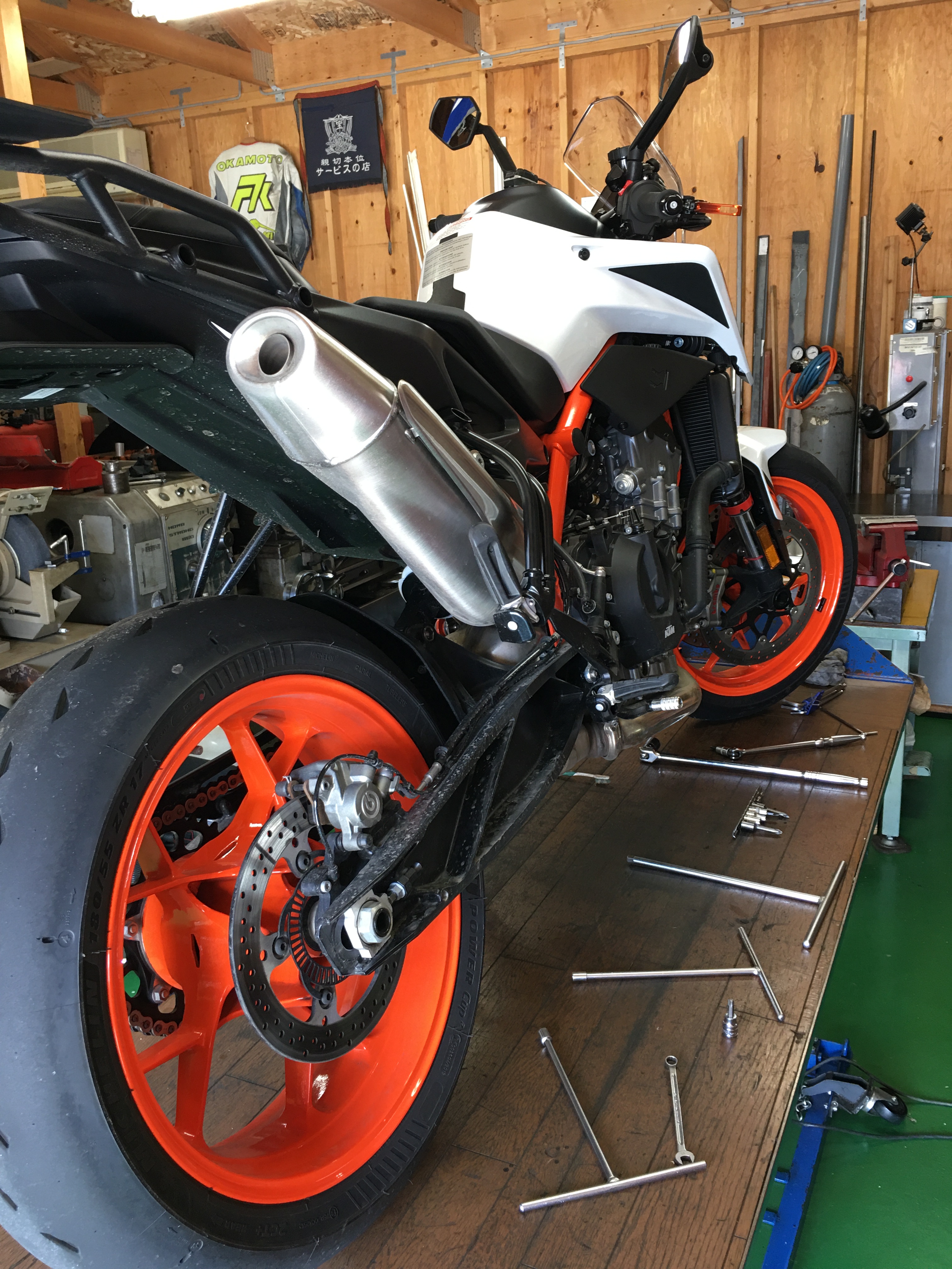 KTM 890DUKE-R エンジンオイル交換他 | 岡本商店ホームページ