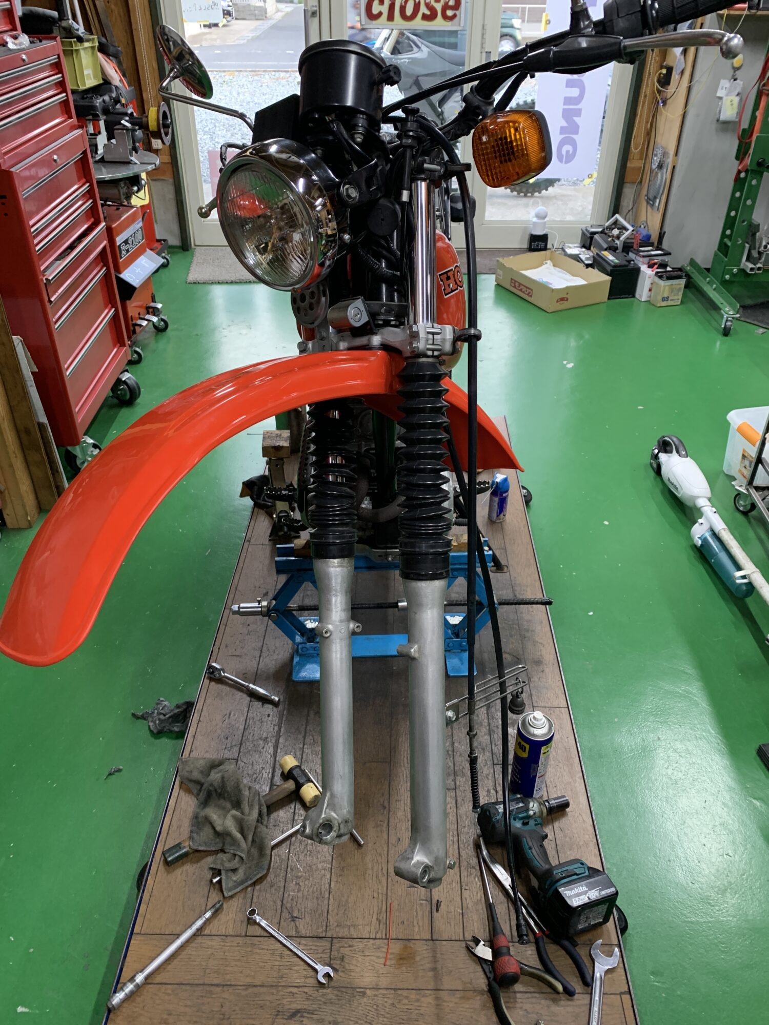 GRS183 整備代 ステンレス ダンパー付屑入投入口 AZ-GD型 蓋付 【スガツネ工業】