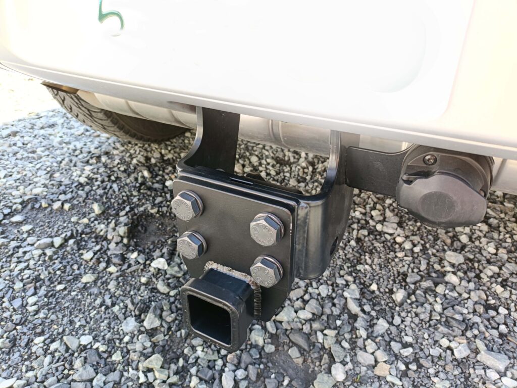 DEFENDER用ヒッチメンバーレシーバー受け部分組み付け | 岡本